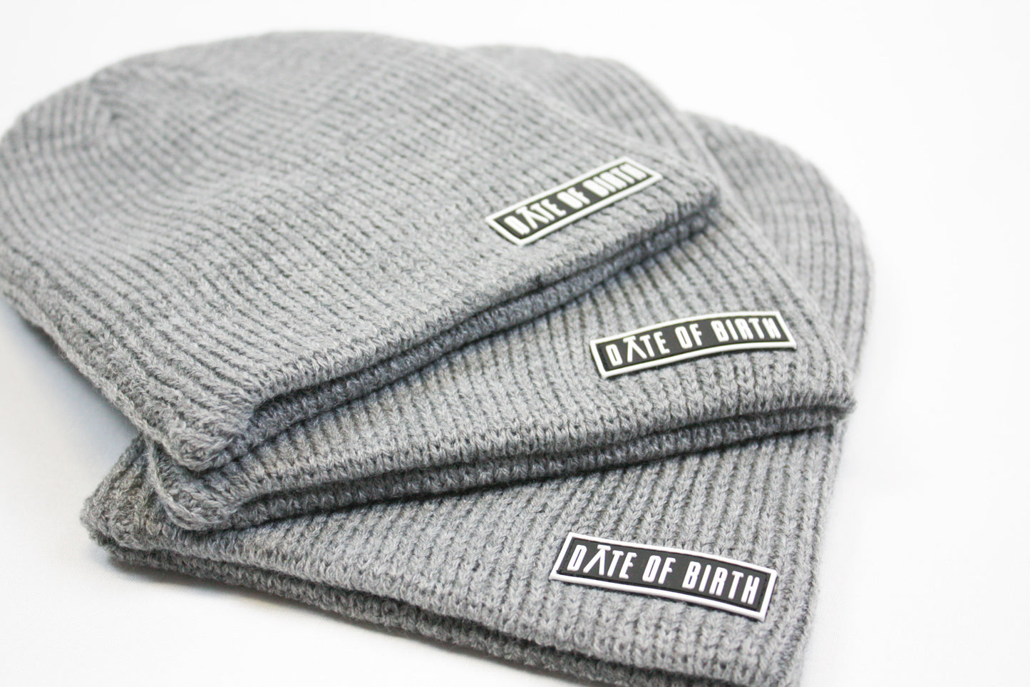 GREY RUBBER LOGO SLOUCH BEANIE