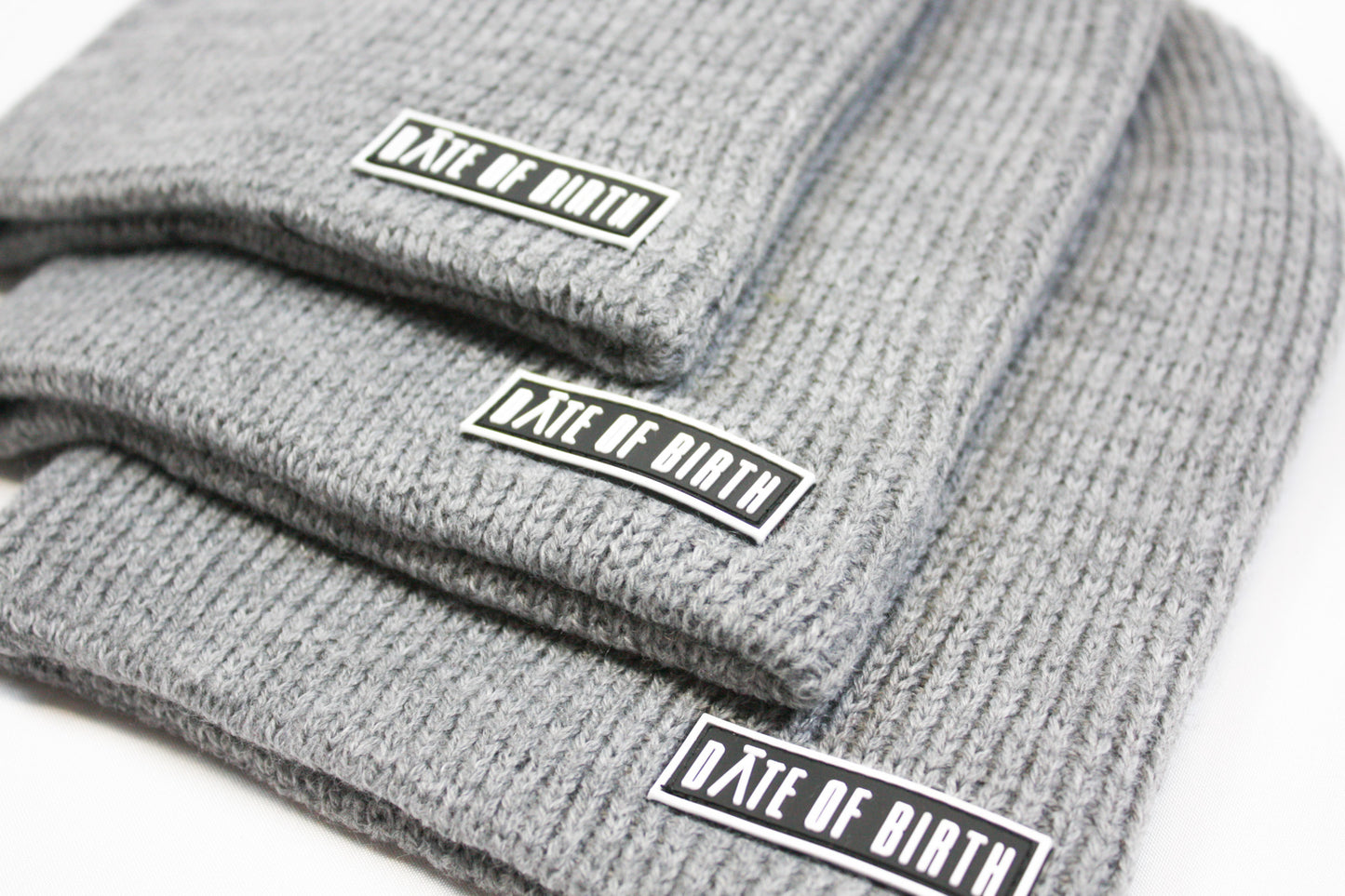 GREY RUBBER LOGO SLOUCH BEANIE